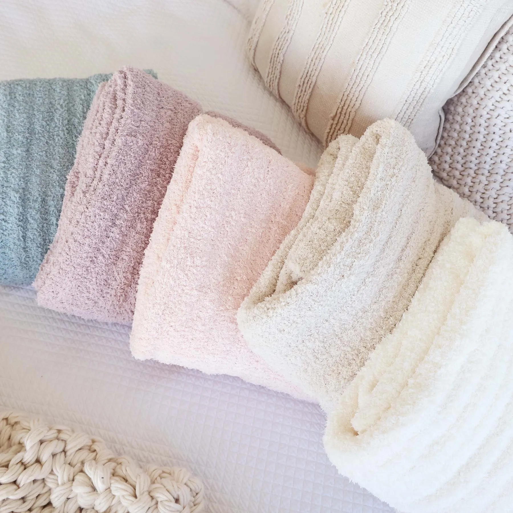 CuddleLane Luxe Blankets | Solids