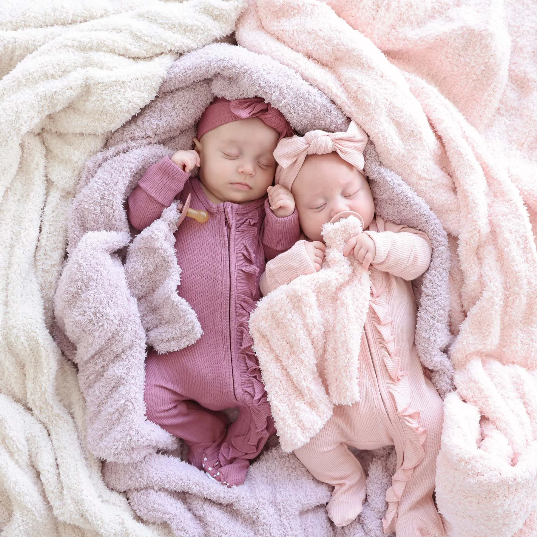 CuddleLane Luxe Blankets | Solids