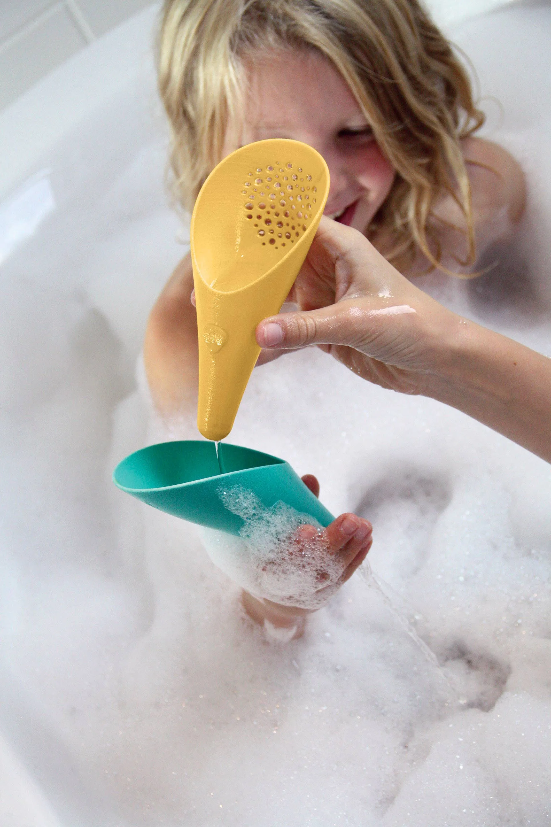 Quut Cuppi - Shovel, Sifter and Ball all in one!: Banana Blue