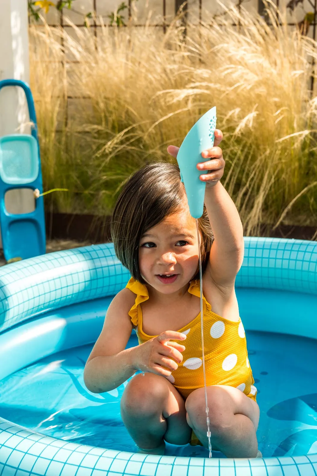 Quut Cuppi - Shovel, Sifter and Ball all in one!: Banana Blue